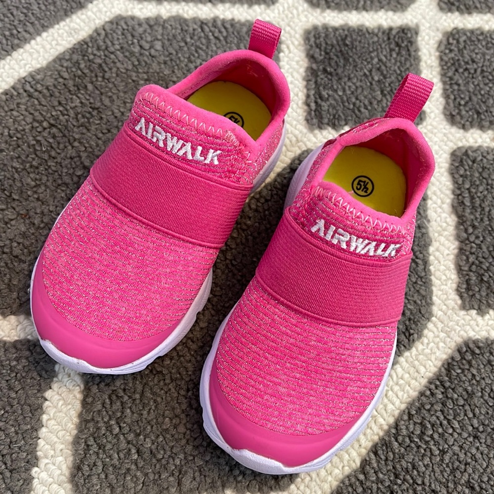 NWOT Toddler sneakers, size 5.5. AIRWALK